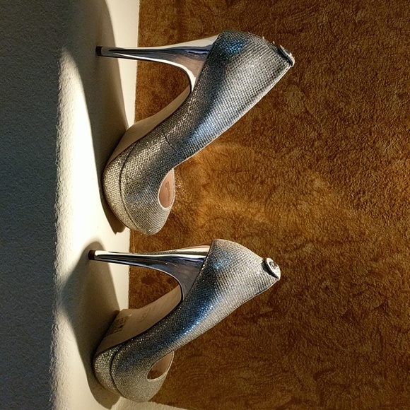 Michael Kors - Erica Platform Pump - Silver - Picture 6 of 8